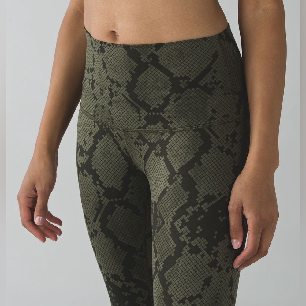 Lululemon Wunder Under Pant *Full-On Luon Ziggy Snake Fatigue Green Gator Green